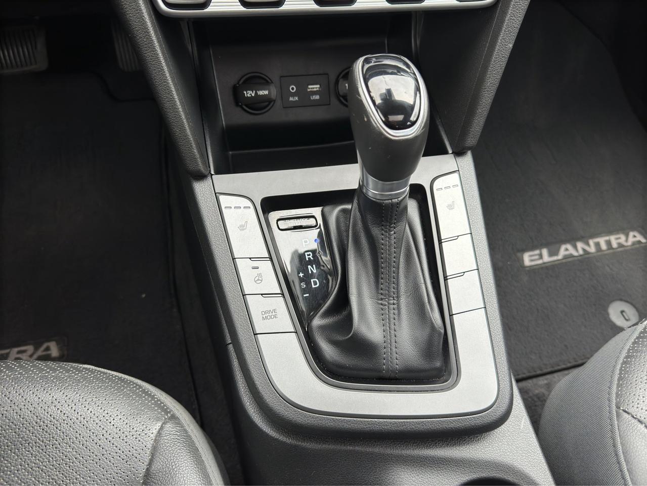 2019 Hyundai Elantra Luxury | Reverse Cam | Heated Seats Photo