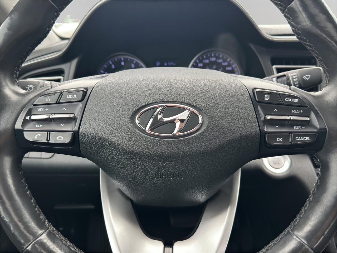 2019 Hyundai Elantra Luxury | Reverse Cam | Heated Seats Photo