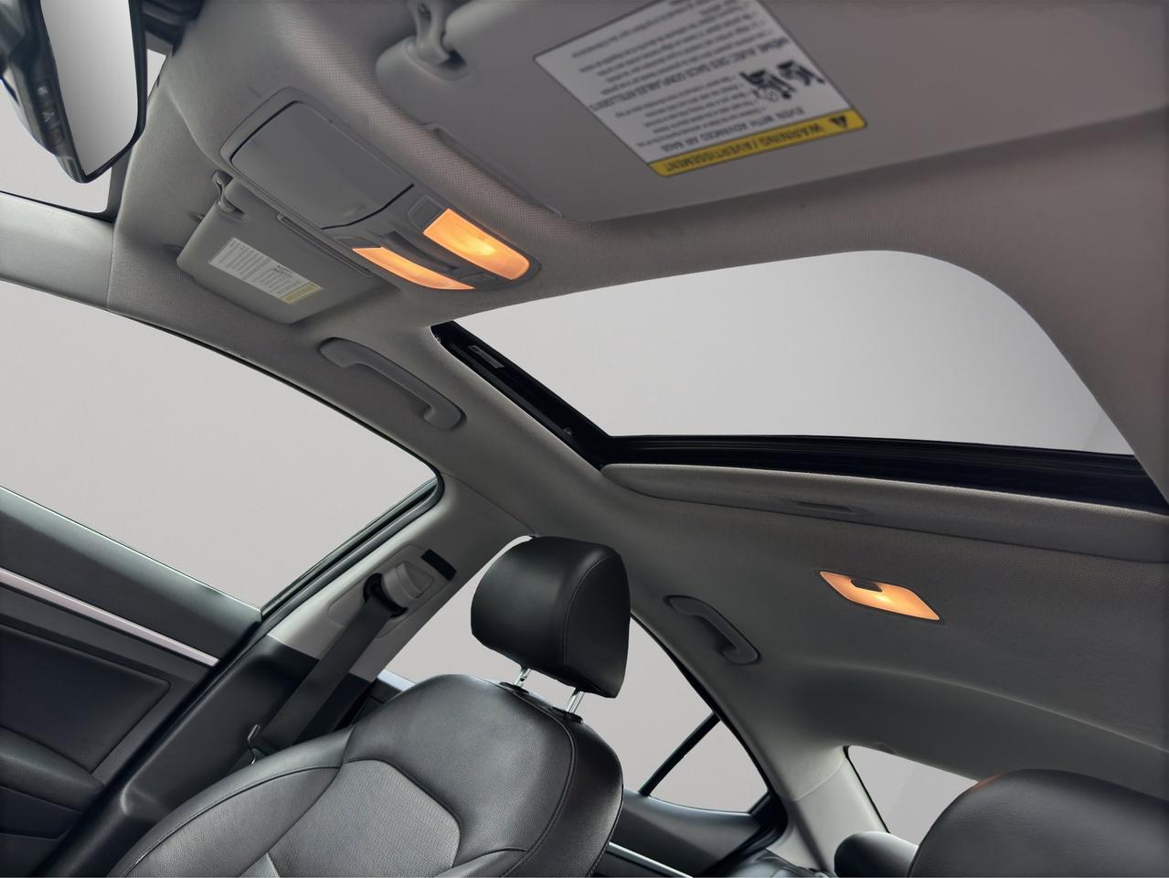 2019 Hyundai Elantra Luxury | Reverse Cam | Heated Seats Photo