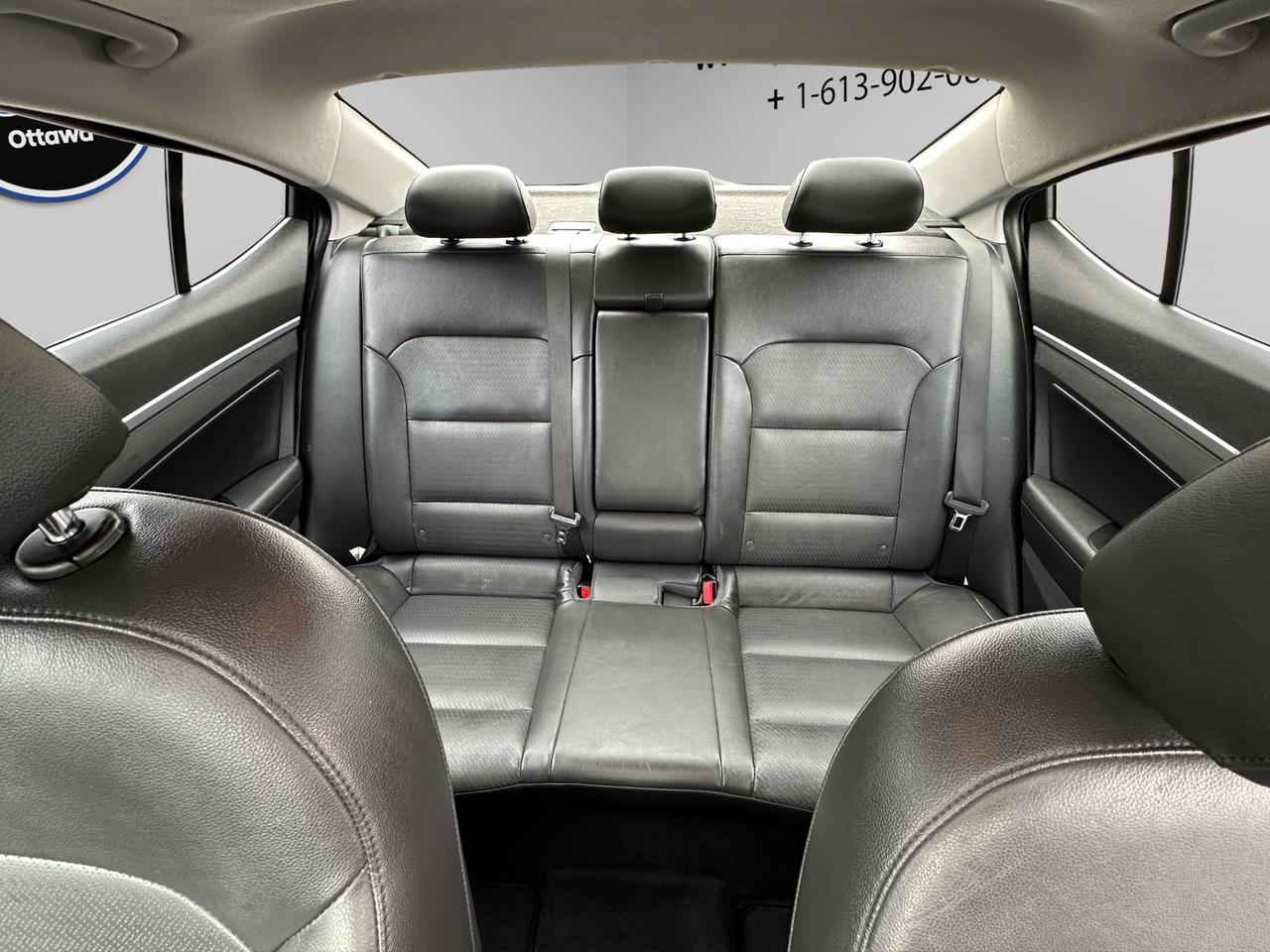 2019 Hyundai Elantra Luxury | Reverse Cam | Heated Seats Photo
