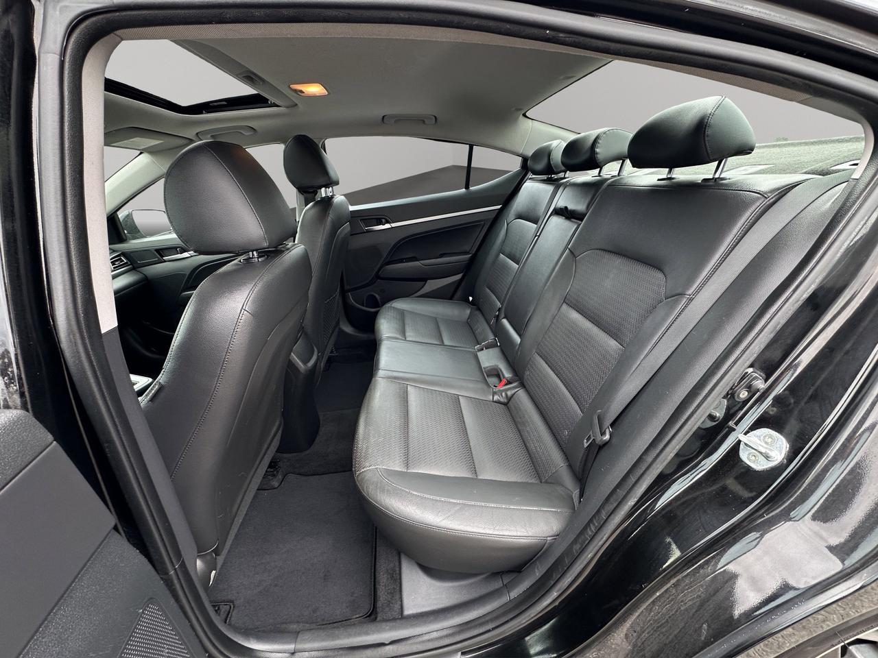 2019 Hyundai Elantra Luxury | Reverse Cam | Heated Seats Photo