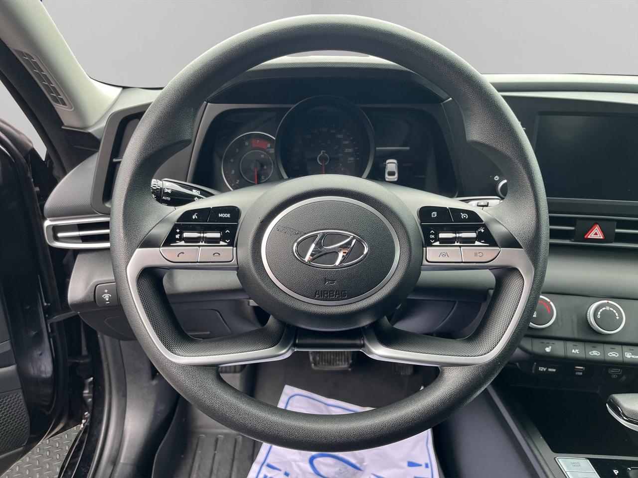 2022 Hyundai Elantra Essential | Reverse Cam | Heated Seats Photo