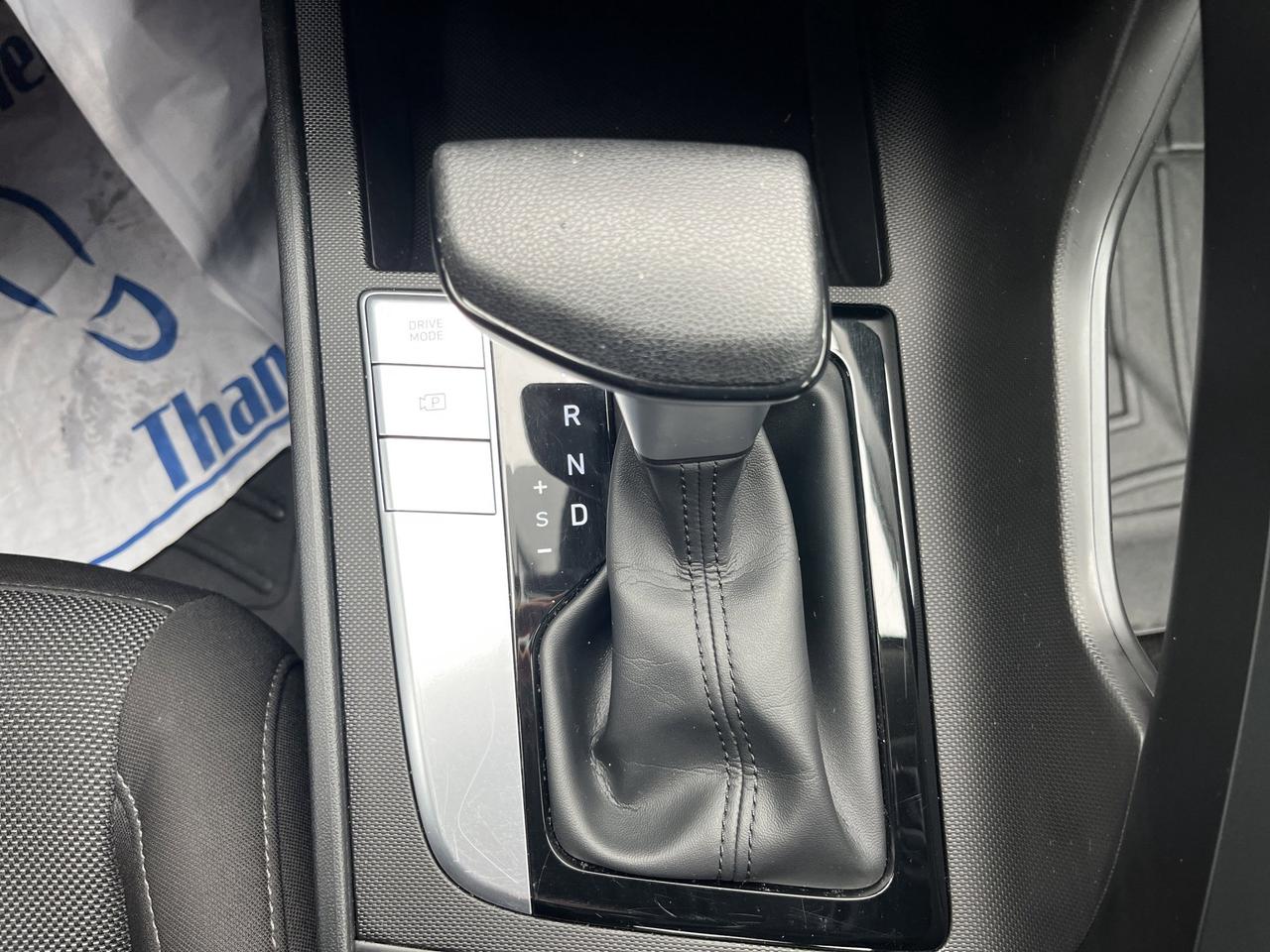2022 Hyundai Elantra Essential | Reverse Cam | Heated Seats Photo
