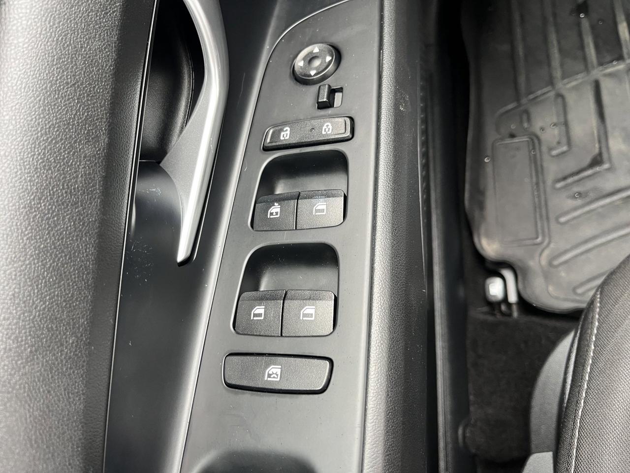 2022 Hyundai Elantra Essential | Reverse Cam | Heated Seats Photo