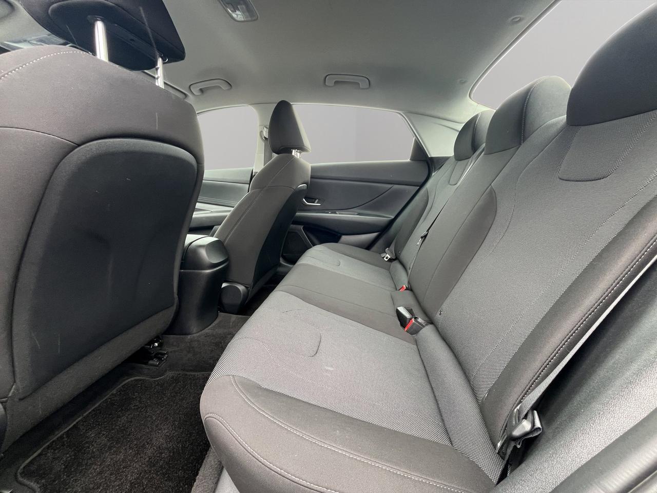2022 Hyundai Elantra Essential | Reverse Cam | Heated Seats Photo
