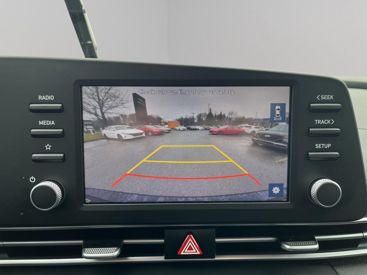2022 Hyundai Elantra Essential | Reverse Cam | Heated Seats Photo