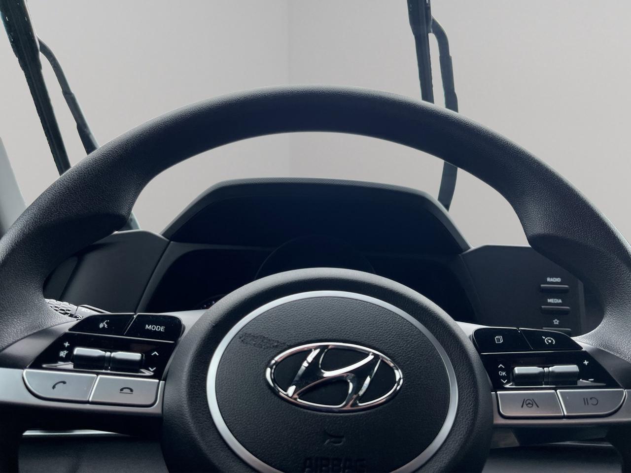 2022 Hyundai Elantra Essential | Reverse Cam | Heated Seats Photo
