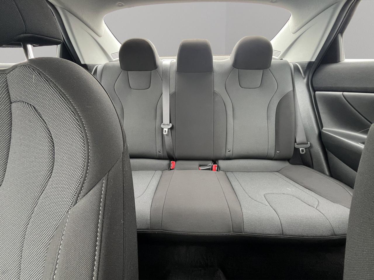 2022 Hyundai Elantra Essential | Reverse Cam | Heated Seats Photo