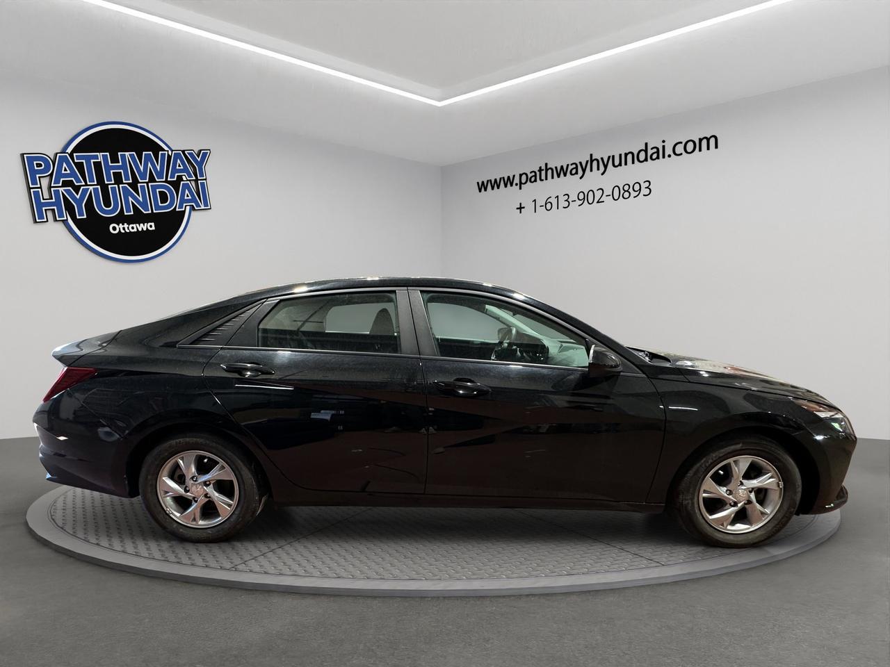 2022 Hyundai Elantra Essential | Reverse Cam | Heated Seats Photo