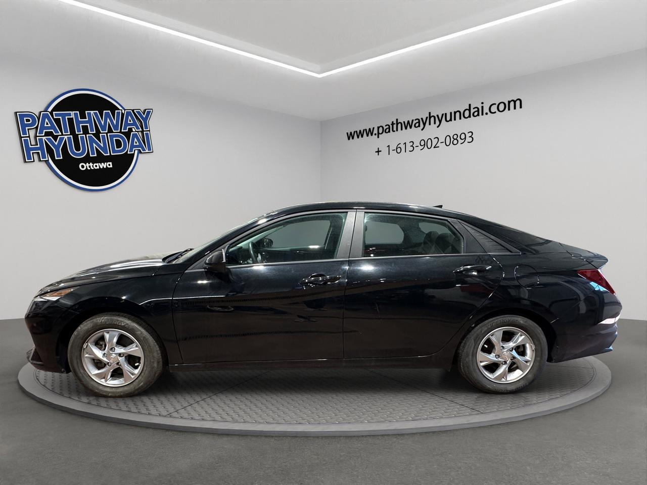 2022 Hyundai Elantra Essential | Reverse Cam | Heated Seats Photo