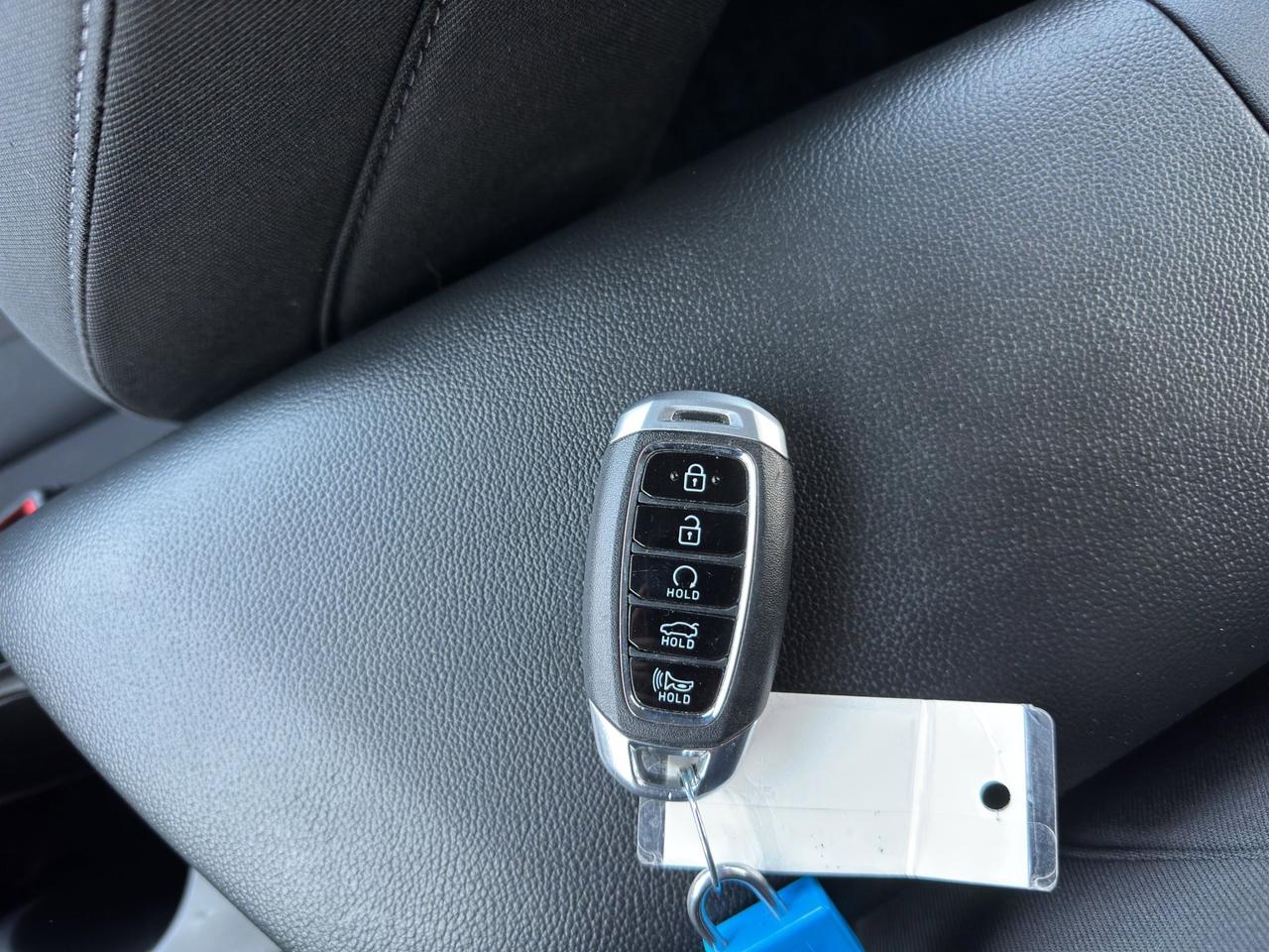 2022 Hyundai Elantra Preferred | Reverse Cam | Heated Seats Photo