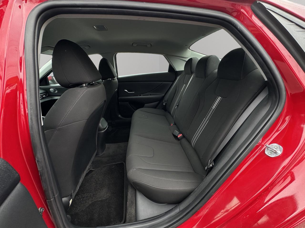2022 Hyundai Elantra Preferred | Reverse Cam | Heated Seats Photo