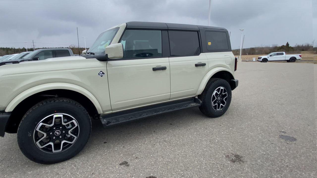 2026 Ford Bronco Outer Banks Photo