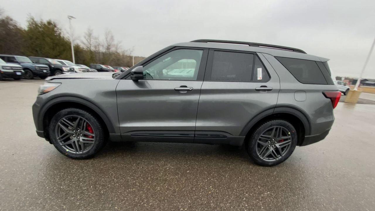 2026 Ford Explorer ST Photo4