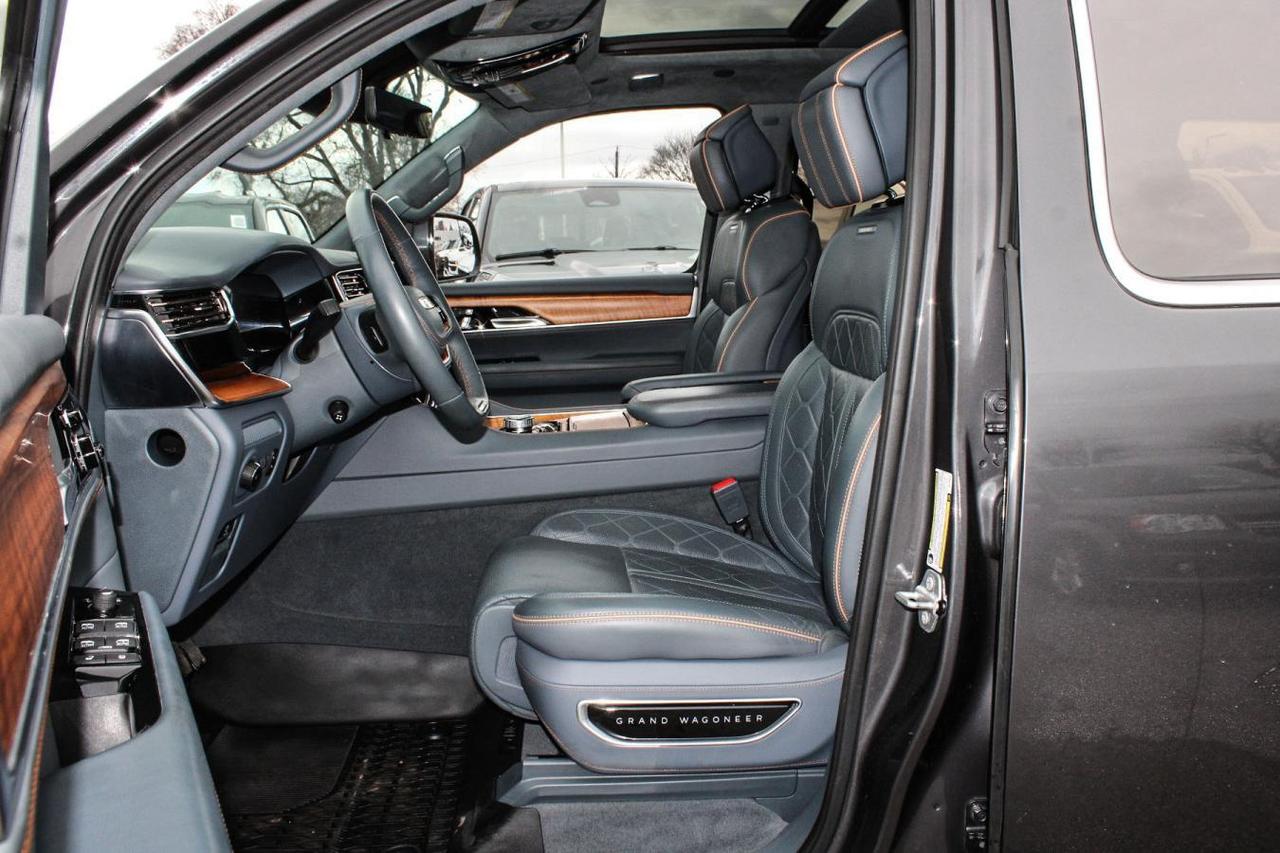 2022 Jeep Grand Wagoneer Series lll  Gps HtdSeats Moonroof SiriusXM SideSte Photo