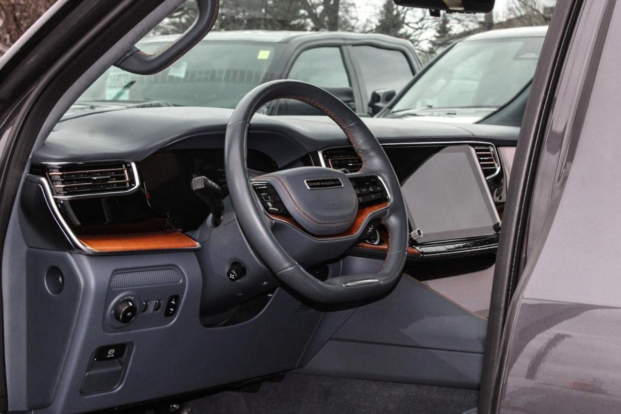 2022 Jeep Grand Wagoneer Series lll  Gps HtdSeats Moonroof SiriusXM SideSte Photo