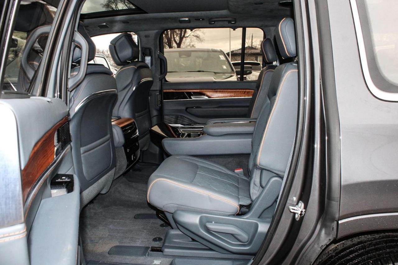 2022 Jeep Grand Wagoneer Series lll  Gps HtdSeats Moonroof SiriusXM SideSte Photo