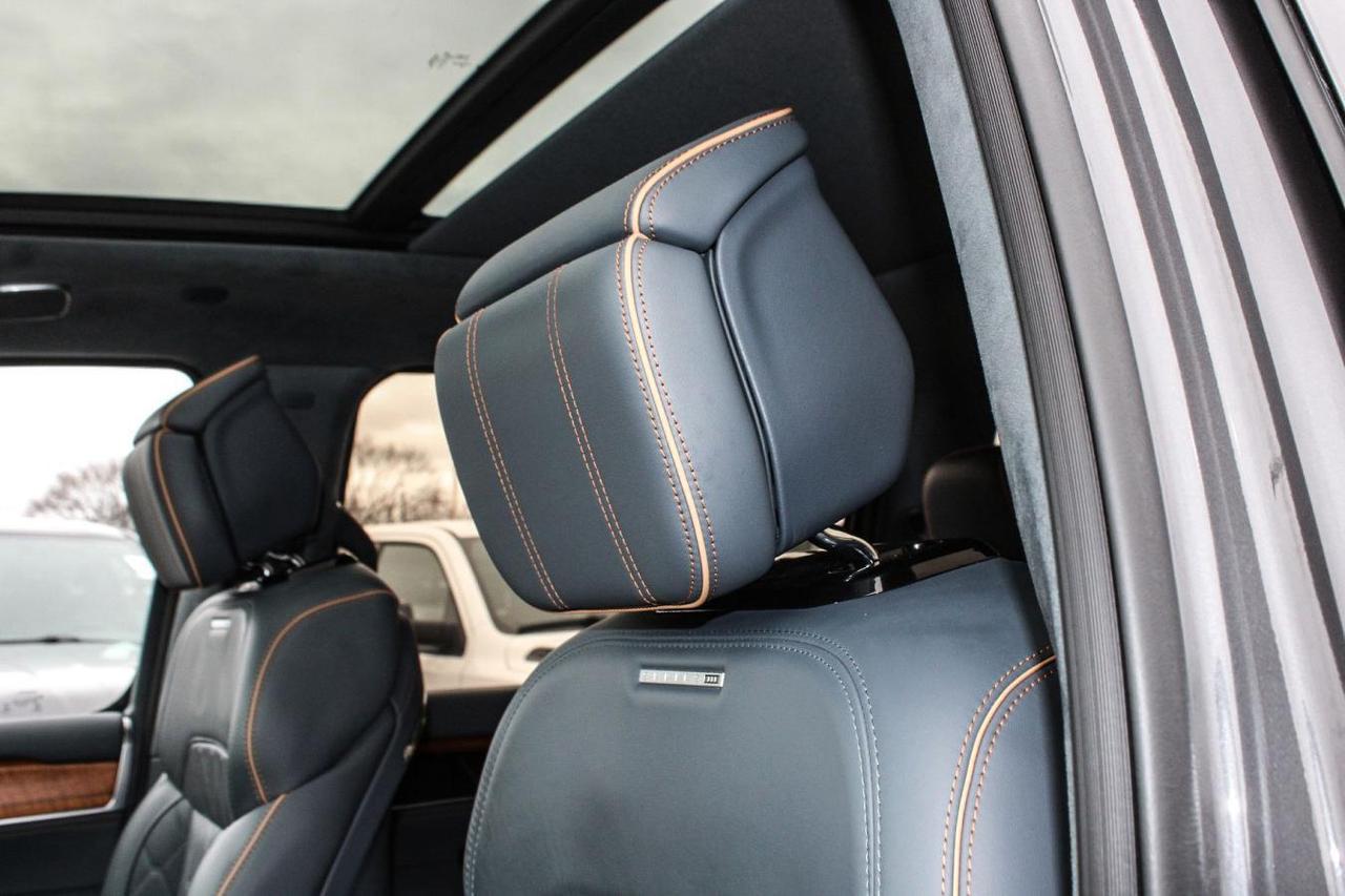 2022 Jeep Grand Wagoneer Series lll  Gps HtdSeats Moonroof SiriusXM SideSte Photo