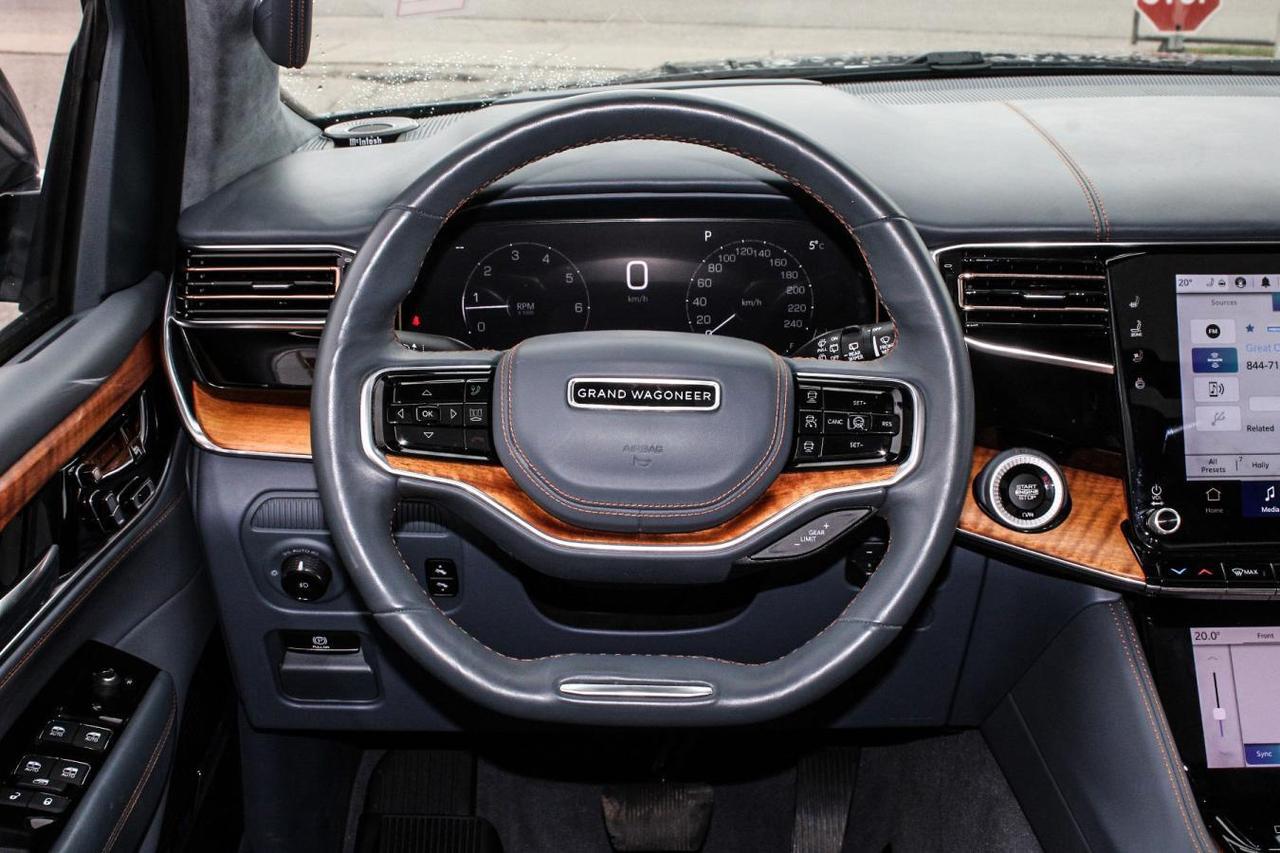 2022 Jeep Grand Wagoneer Series lll  Gps HtdSeats Moonroof SiriusXM SideSte Photo