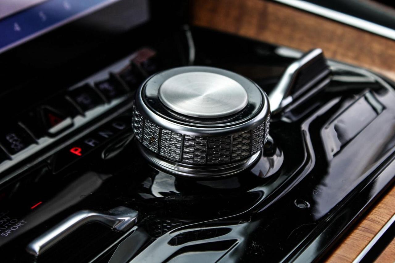 2022 Jeep Grand Wagoneer Series lll  Gps HtdSeats Moonroof SiriusXM SideSte Photo