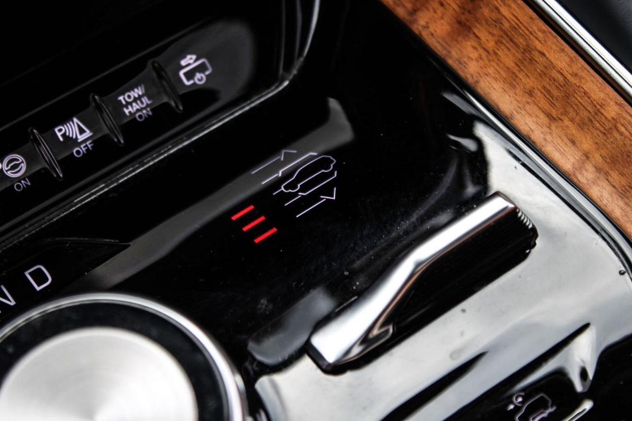 2022 Jeep Grand Wagoneer Series lll  Gps HtdSeats Moonroof SiriusXM SideSte Photo