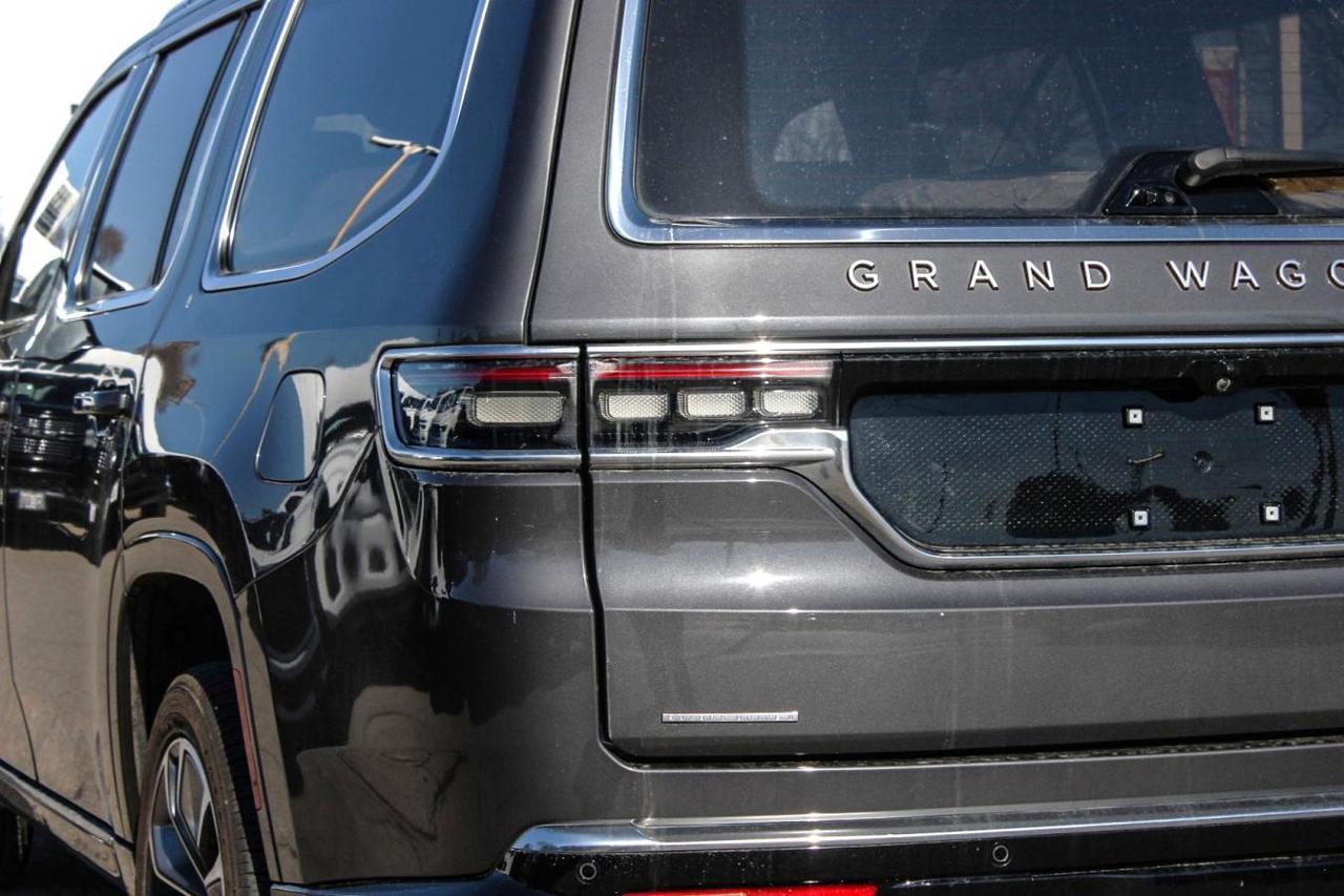 2022 Jeep Grand Wagoneer Series lll  Gps HtdSeats Moonroof SiriusXM SideSte Photo