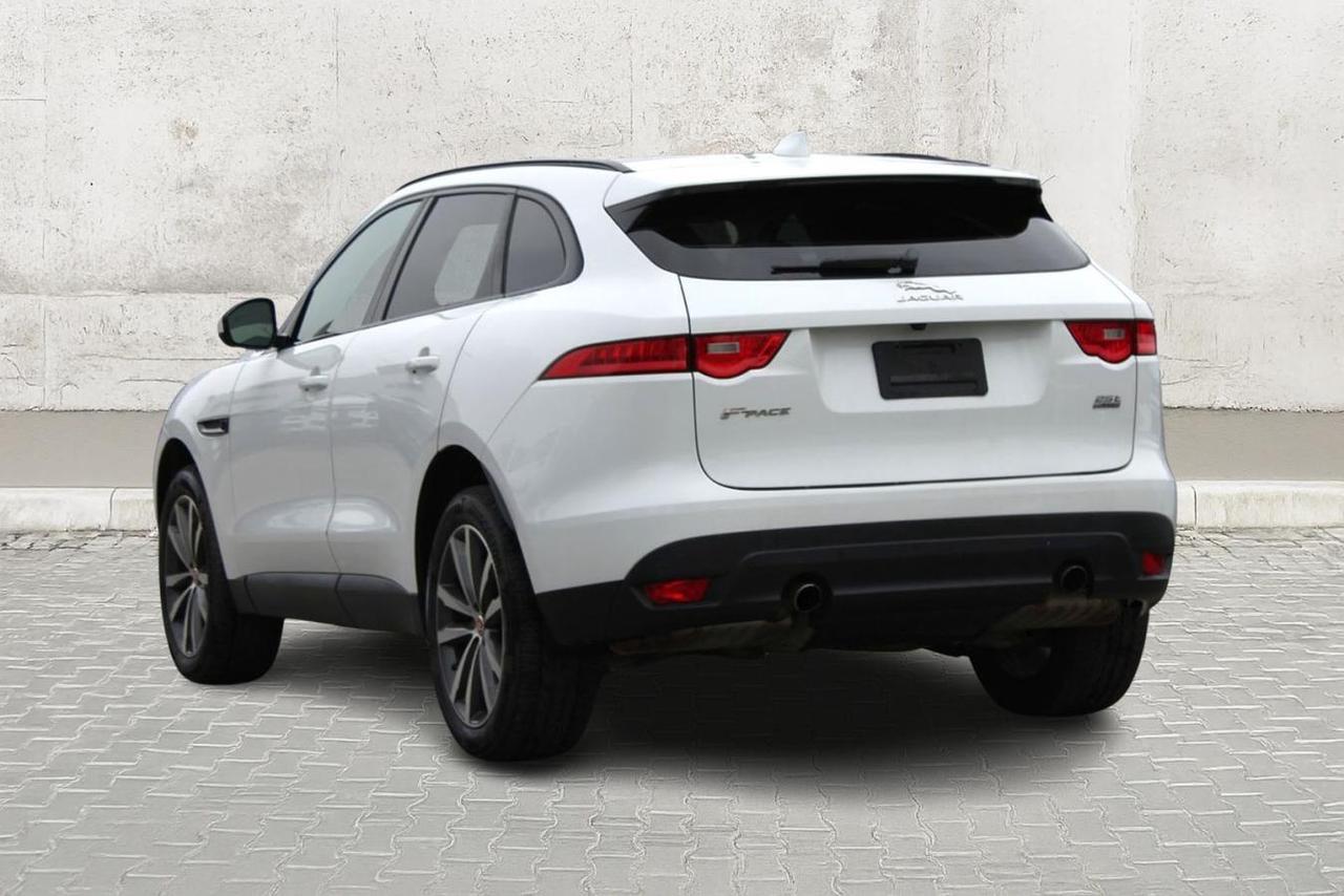 2018 Jaguar F-PACE Prestige Photo