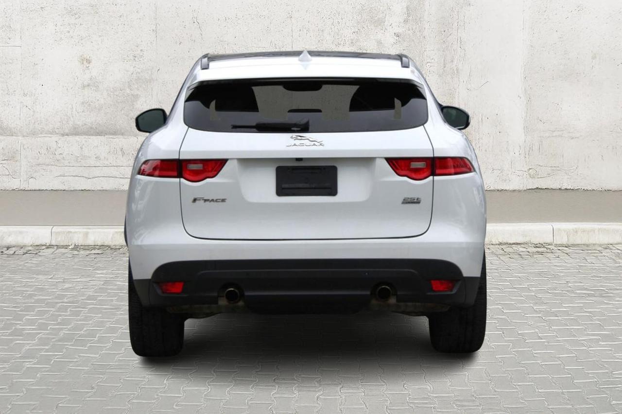 2018 Jaguar F-PACE Prestige Photo