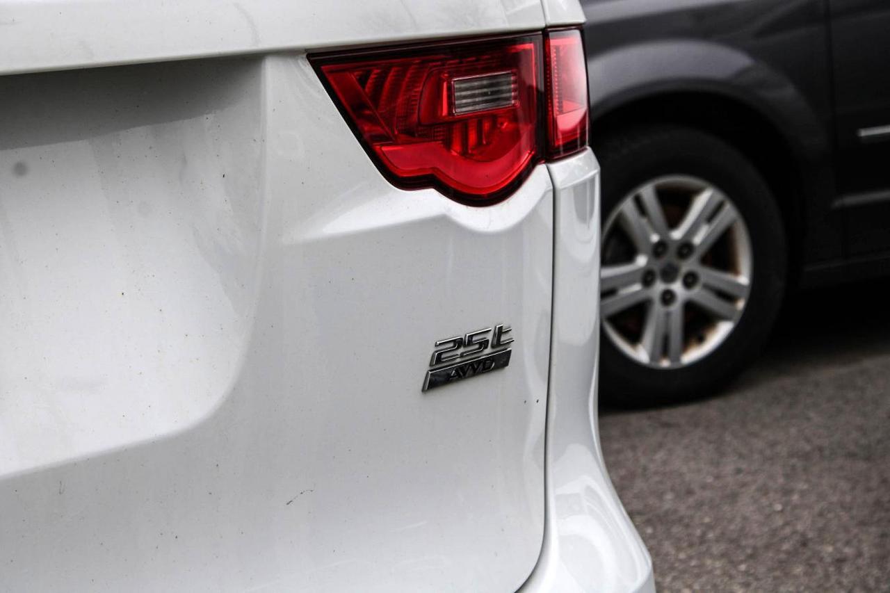 2018 Jaguar F-PACE Prestige Photo