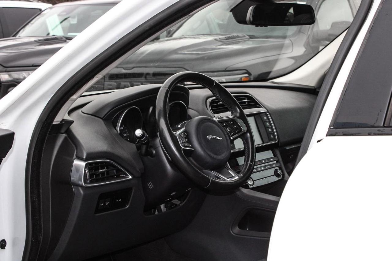 2018 Jaguar F-PACE Prestige Photo