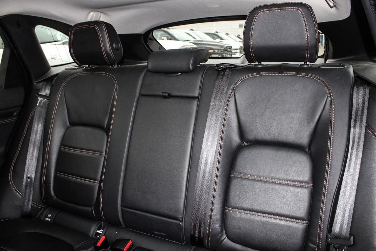 2018 Jaguar F-PACE Prestige Photo