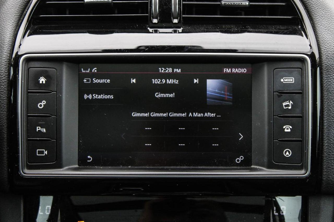 2018 Jaguar F-PACE Prestige Photo