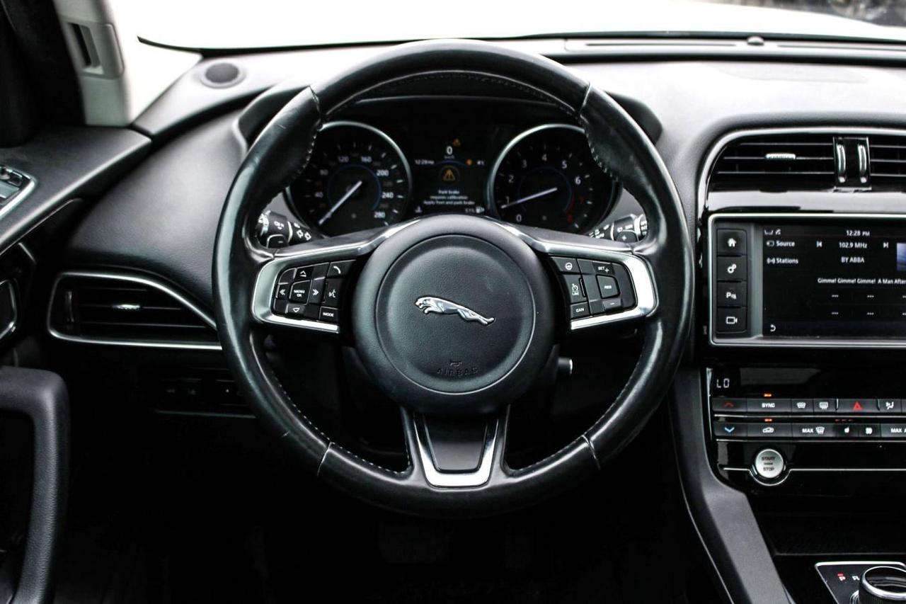 2018 Jaguar F-PACE Prestige Photo