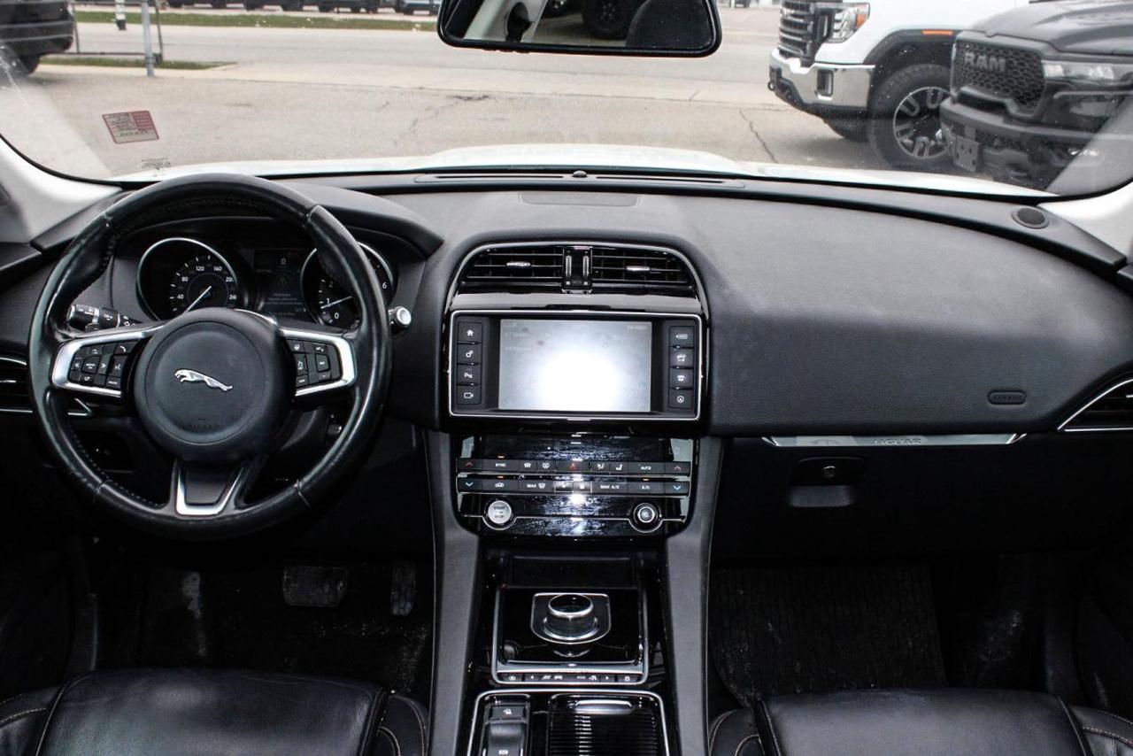 2018 Jaguar F-PACE Prestige Photo