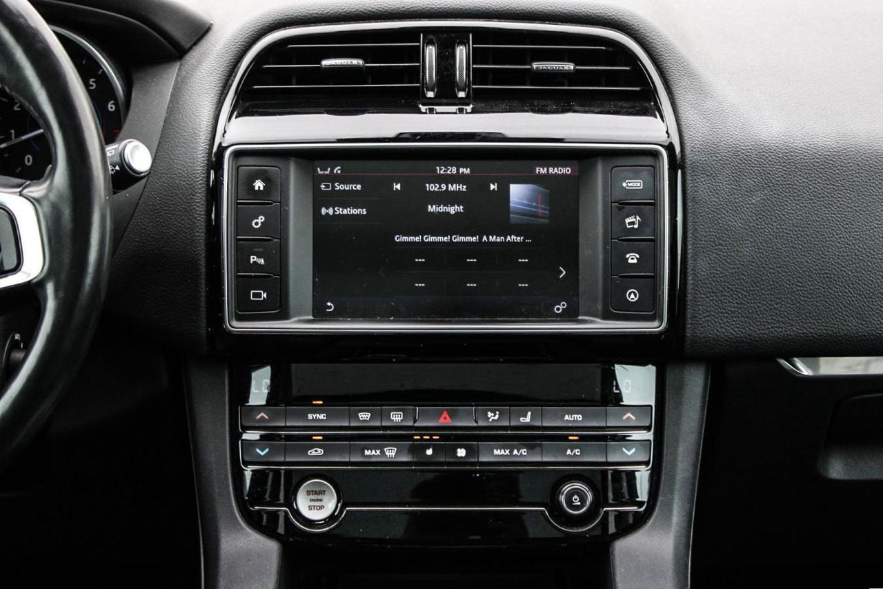 2018 Jaguar F-PACE Prestige Photo