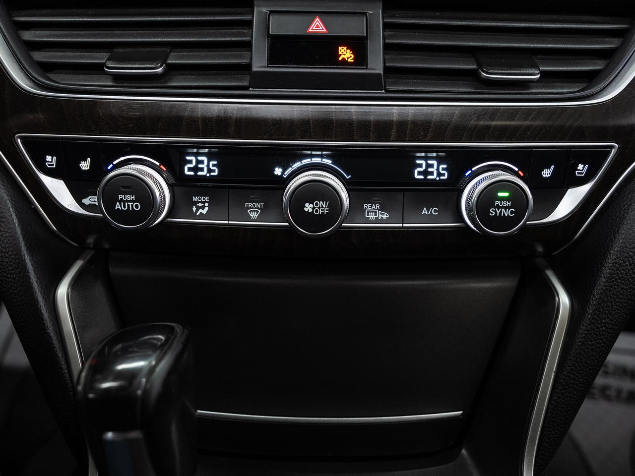 2021 Honda Accord TOURING | Nav | Leather | Sunroof | BSM | CarPlay Photo