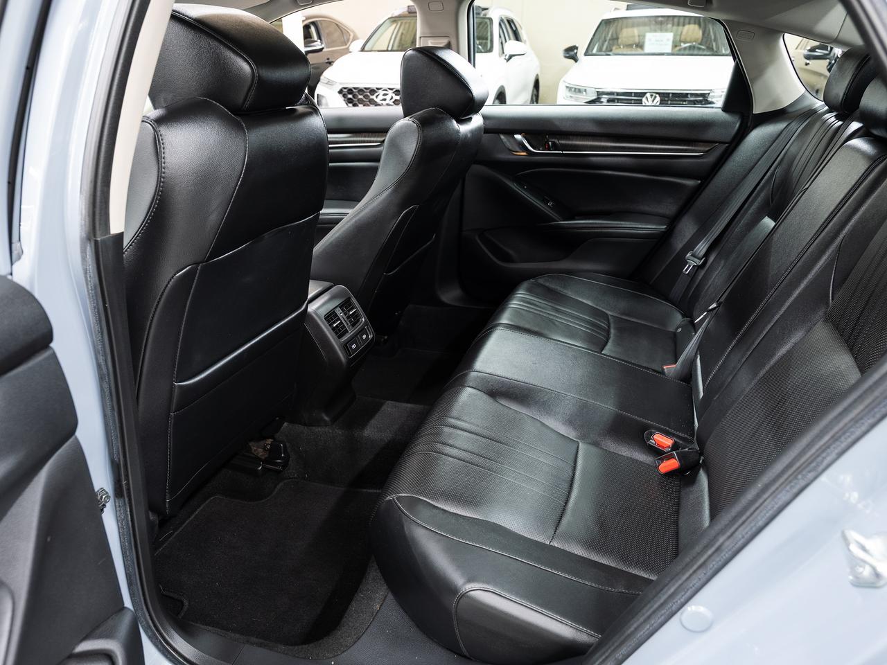 2021 Honda Accord TOURING | Nav | Leather | Sunroof | BSM | CarPlay