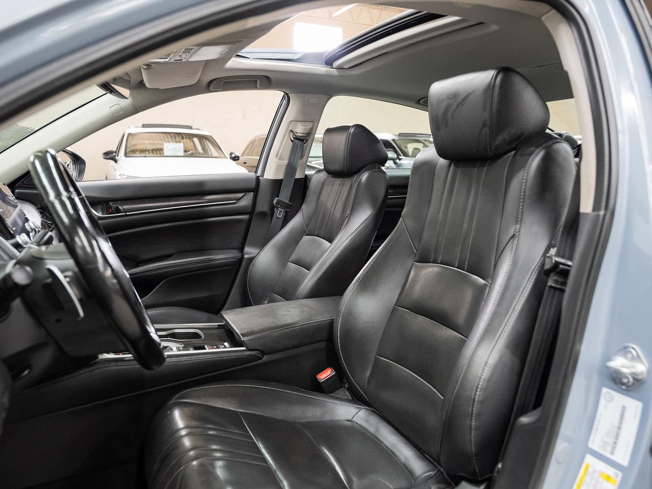 2021 Honda Accord TOURING | Nav | Leather | Sunroof | BSM | CarPlay Photo