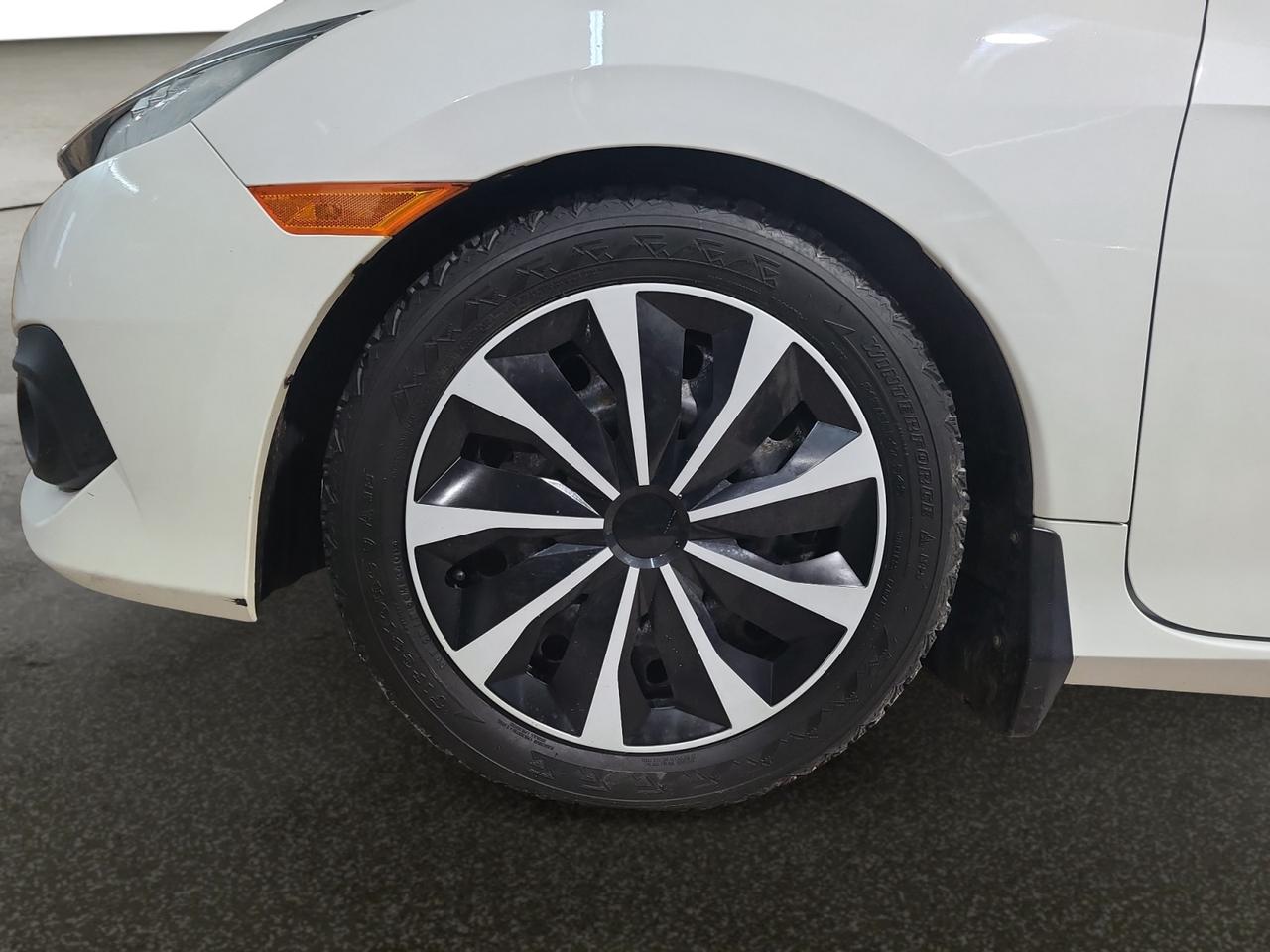 2017 Honda Civic Touring Photo