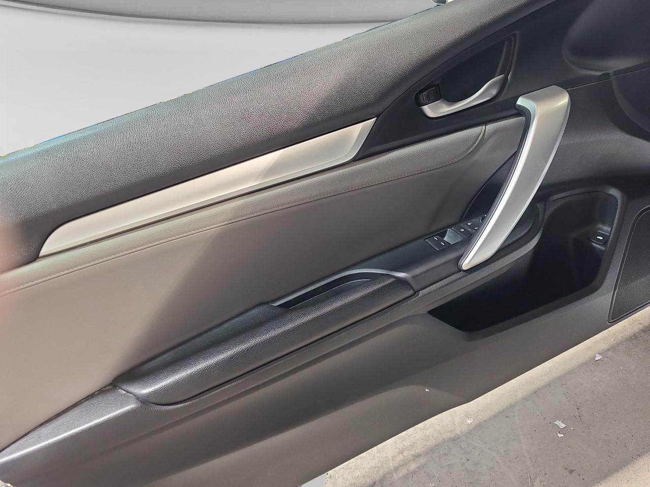 2017 Honda Civic Touring Photo