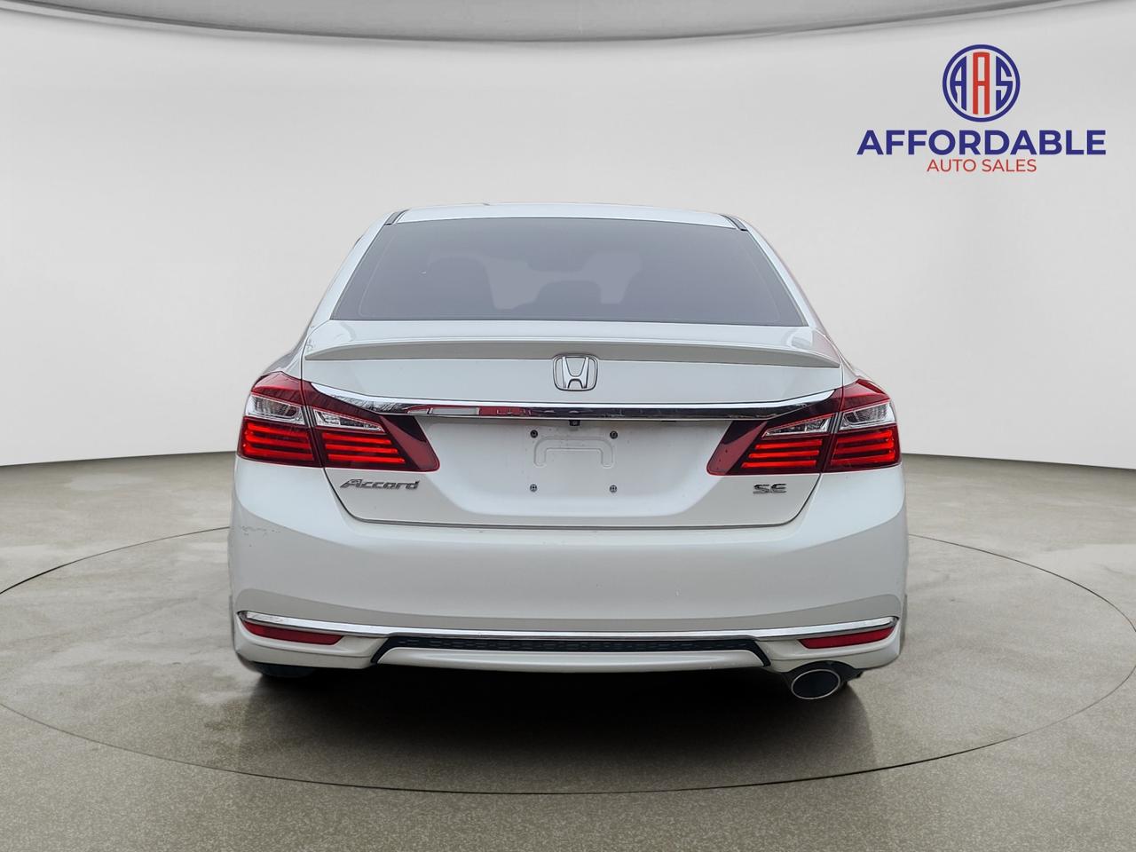 2017 Honda Accord SE - Photo #4