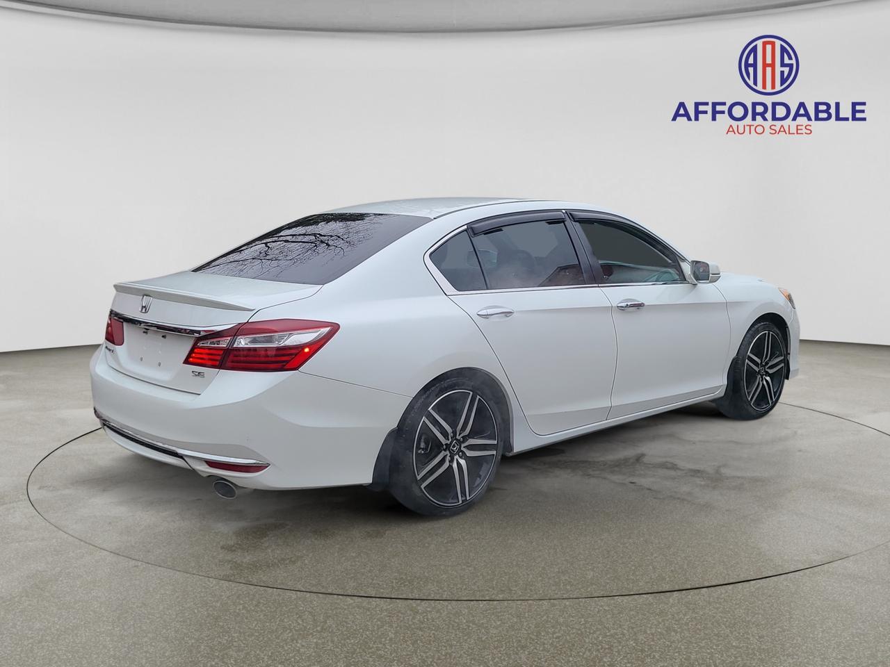 2017 Honda Accord SE - Photo #5