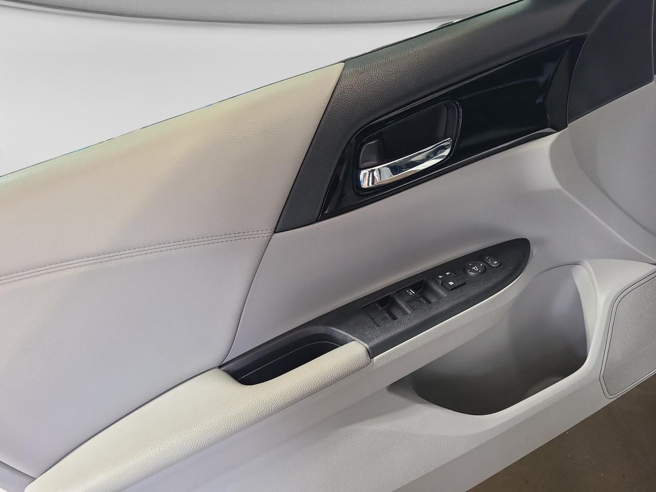 2017 Honda Accord SE - Photo #11