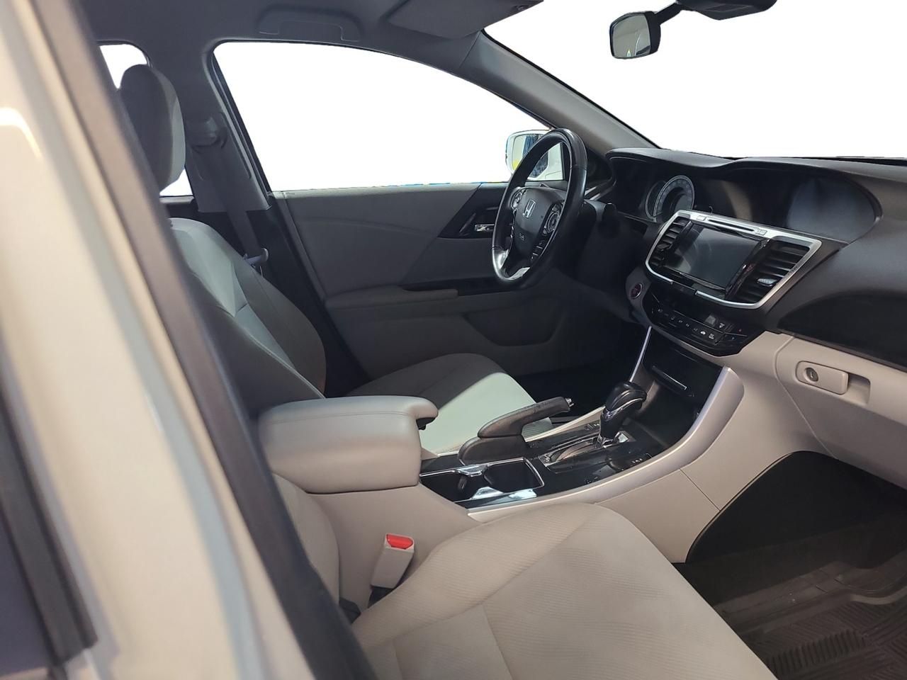 2017 Honda Accord SE - Photo #16