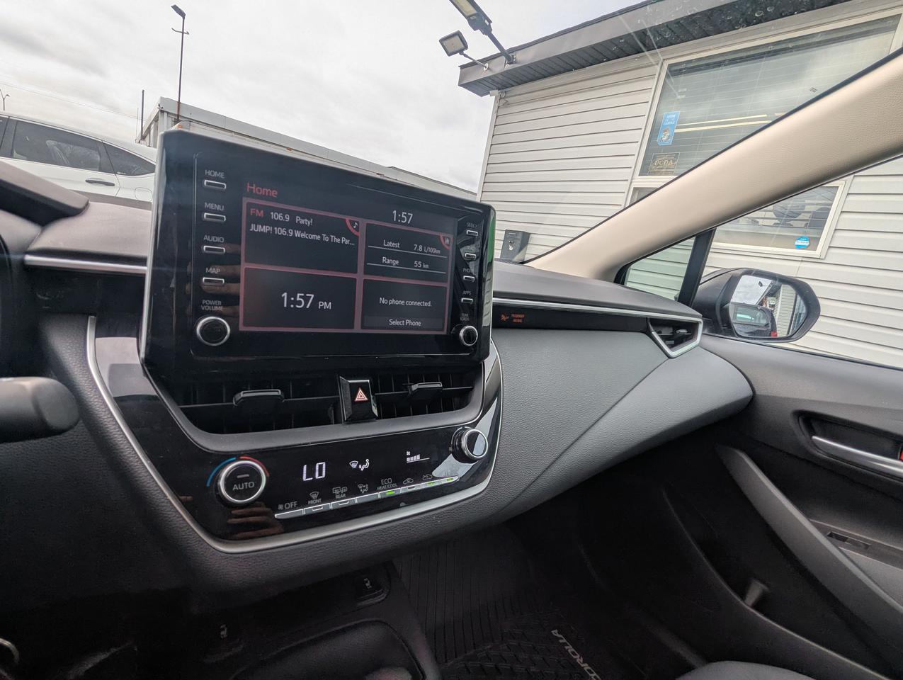 2021 Toyota Corolla LE Photo