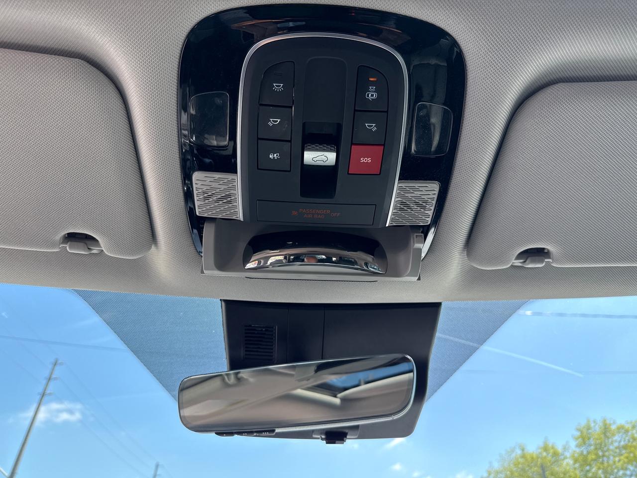 2024 Hyundai PALISADE Urban 8 Passenger Photo