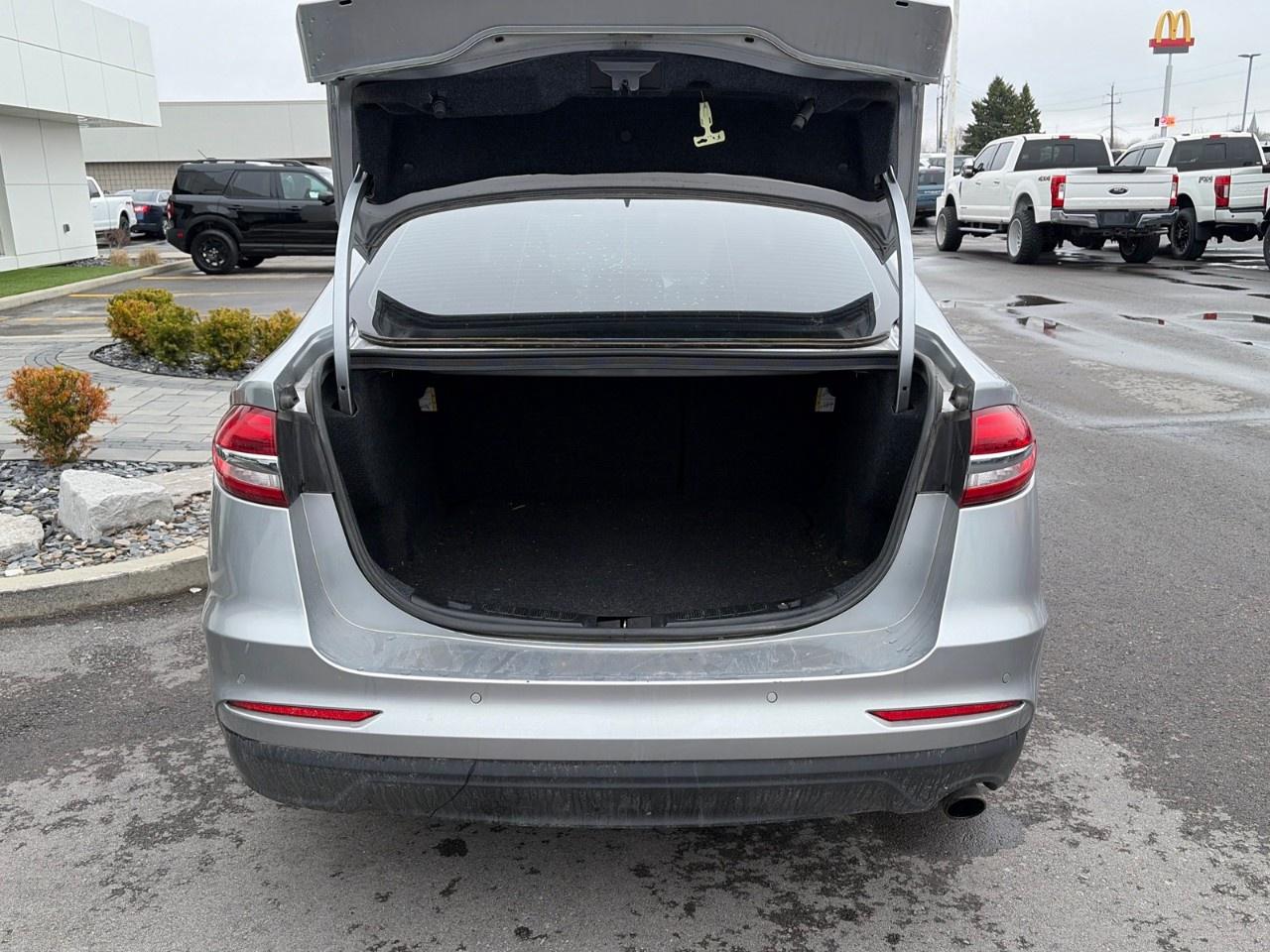 2020 Ford Fusion SE FWD Photo4