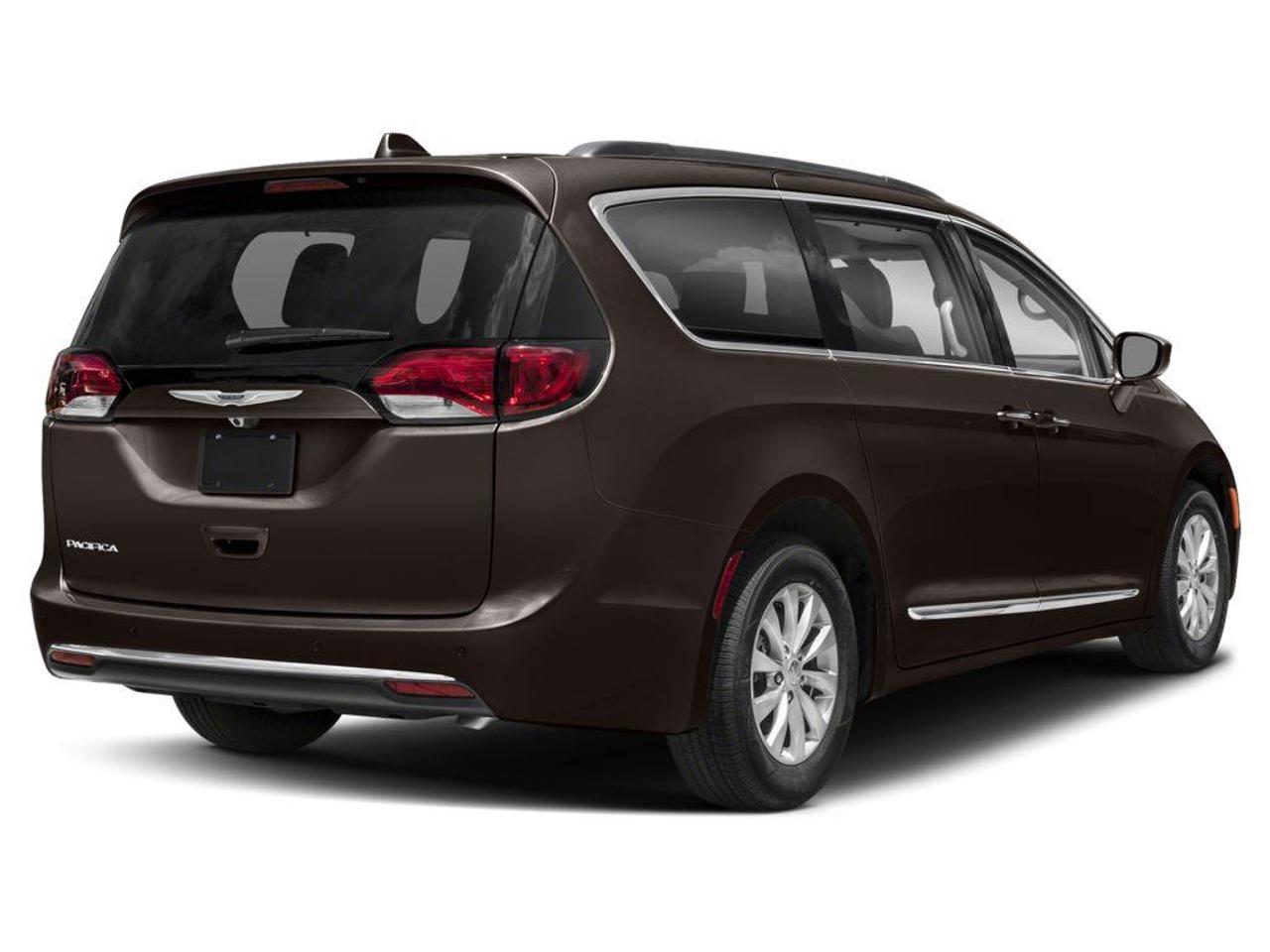 2017 Chrysler Pacifica Touring-L Plus Photo2