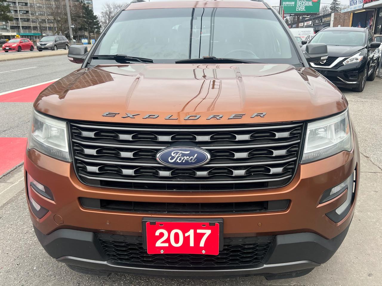 2017 Ford Explorer LEATHER -BACK CAM -NAV-SUNROOF-HEATED SEATS & MORE Photo