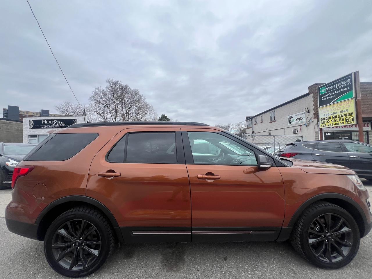 2017 Ford Explorer LEATHER -BACK CAM -NAV-SUNROOF-HEATED SEATS & MORE Photo